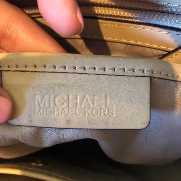 Michael Kors medium purse - Picture 4 of 4